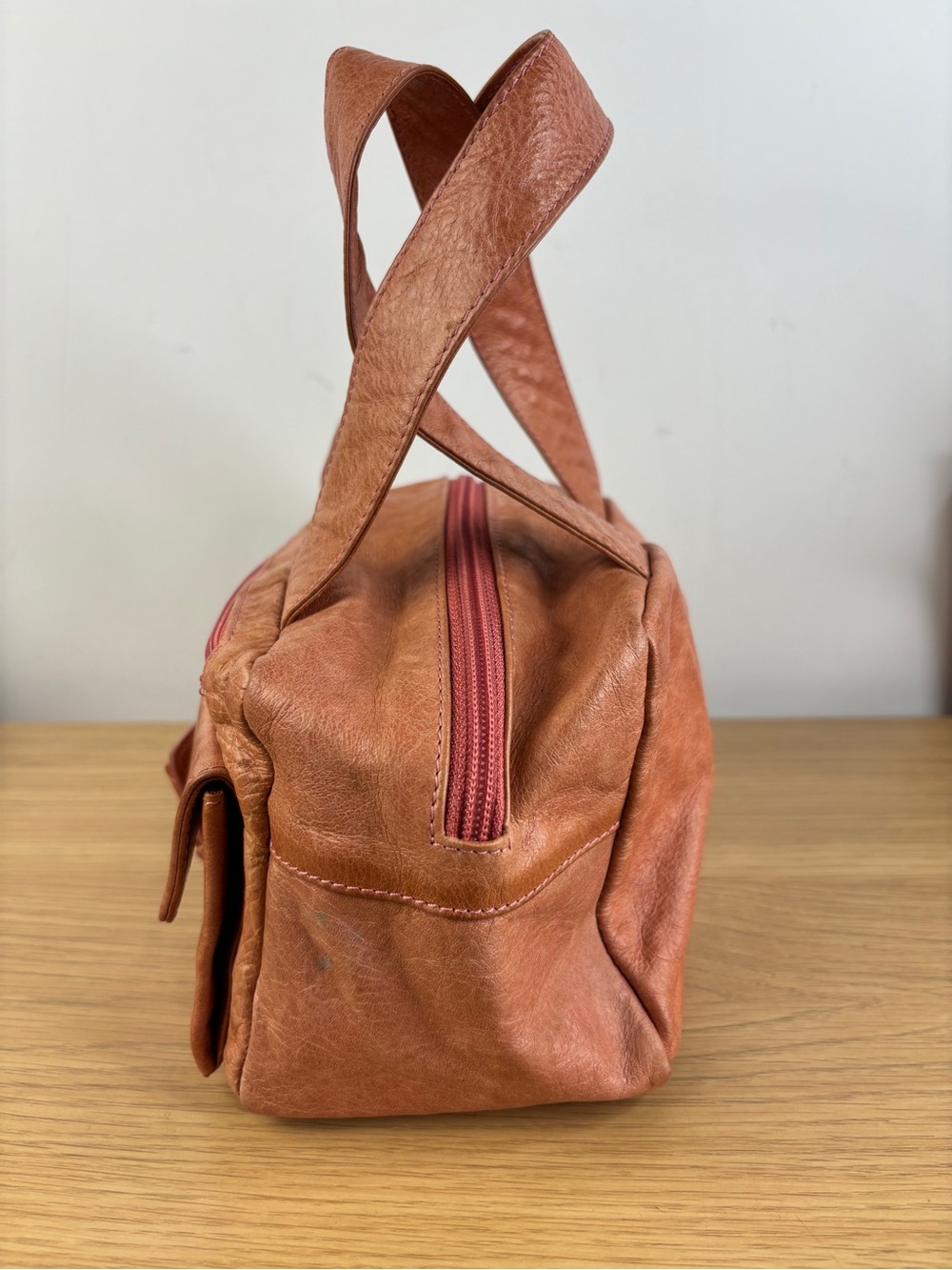 Vintage RARE Coral Pink HOBO Brand High Quality Leather Mini Zip Bag - Picture 5 of 15